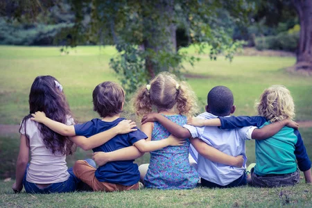 42580473-back-turned-sitting-children-in-the-park-on-a-sunny-day